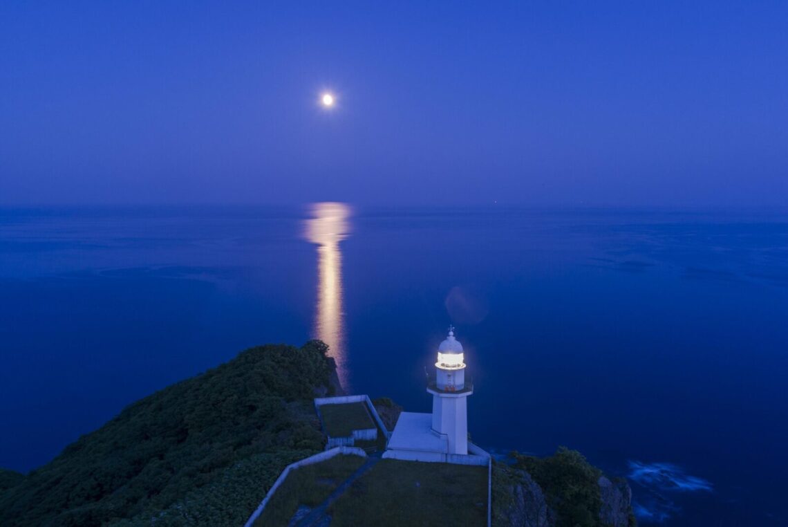 At night time, Cape Chikyu Lighthouse 展望台から見たチキウ岬灯台
