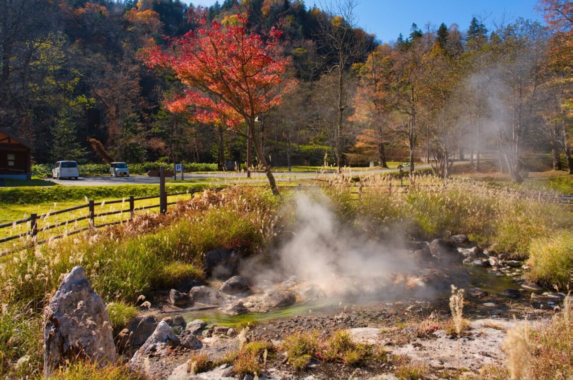 Tomuraushi Hot Spring Outside - Fall - Autumn 