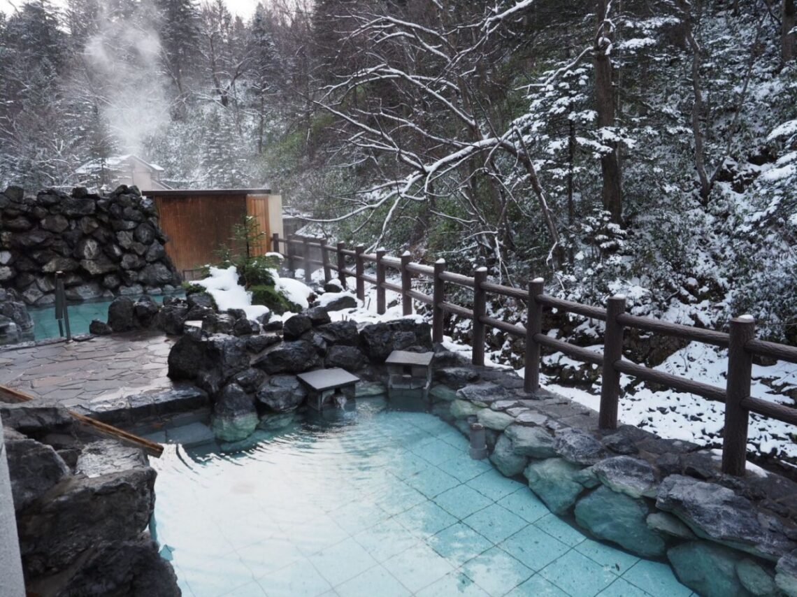 Tomuraushi Hot Spring - Outdoor Hot Spring Bath in Winter