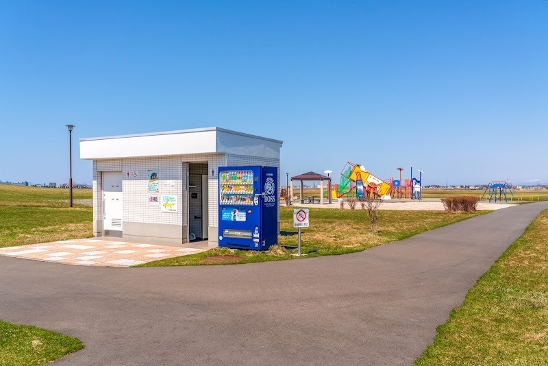 Okadama Airport Ryokuchi Park Minamikaze Hiroba Sapporo 1 - public toilets - barrier free toilet